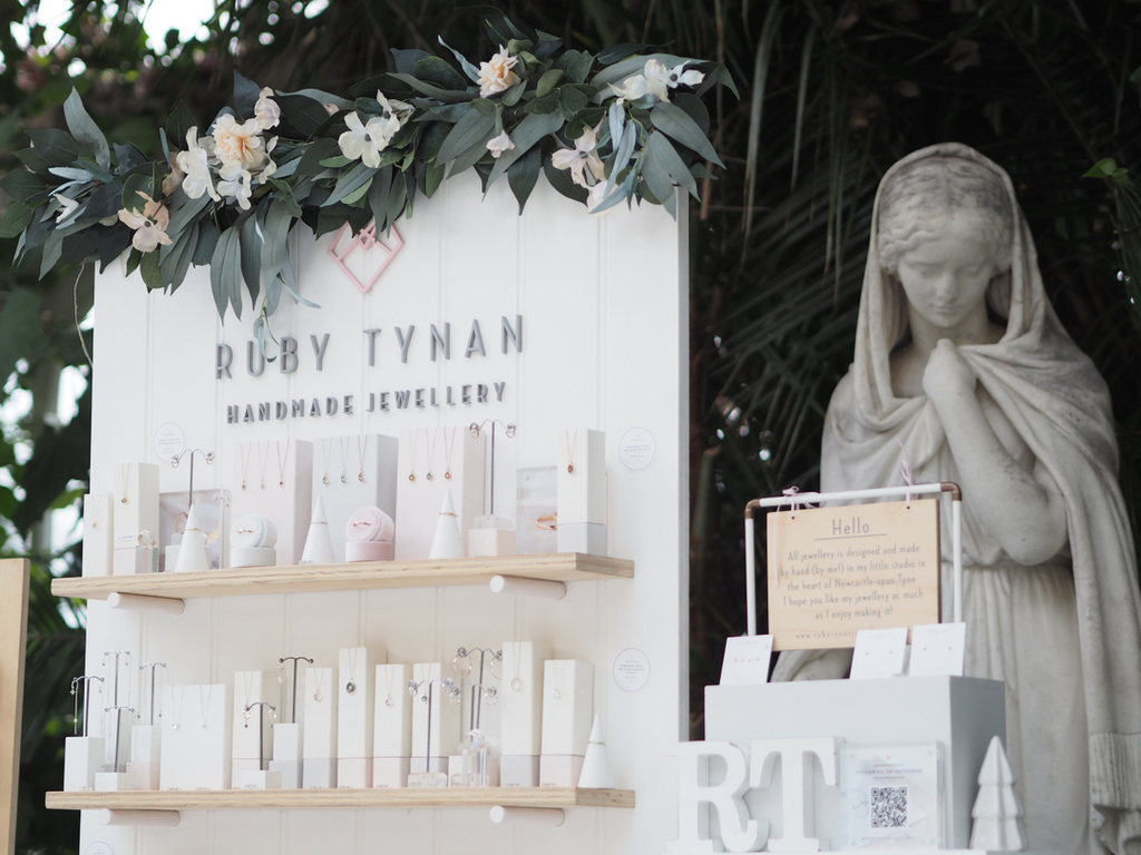 RubyTJewellery's tweet image. Thanks for a bumper first night at @popuppalmhouse! I’ll be back tomorrow &amp;amp; Sunday 10:30am-5pm 🤍​​​​​​​​
.​​​​​​​​
.​​​​​​​​
.​​​​​​​​
#popuppalmhouse #seftonpark #palmhouse #palmhouseliverpool #liverpool #liverpoolcity #jewellery #jewellerydesign #b… instagr.am/p/ClHhTxxhw8M/