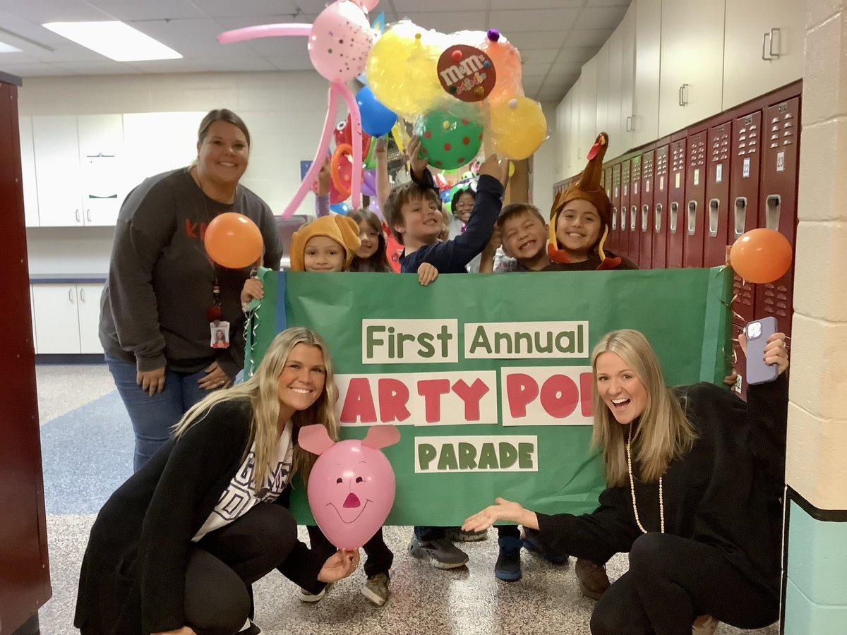 abby_thomps's tweet photo. After reading Balloons Over Broadway, Second Grade put on their First Annual Thanksgiving Parade! The kiddos did awesome planning, creating, and improving their balloons. Happy Thanksgiving! ๐ฆ๐๐งก #partypod #STEM https://t.co/cTVzfaWOlK