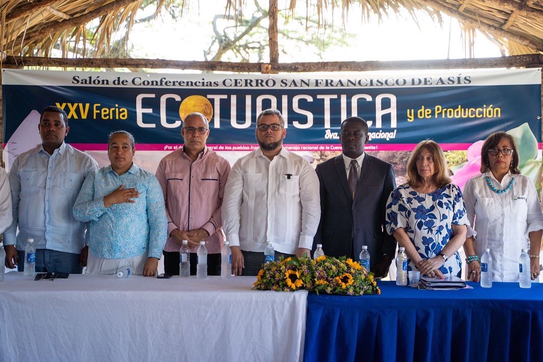 Feda_RD's tweet photo. Estamos en Bánica!

Por instrucciones del Presidente Luís Abinader estuvimos participando en el Acto Inagural de la XXV Feria Ecoturistica y de Producción Bánica-Circa La Sourse 2022 organizado por la Fundación Ciencia y Arte. 

En la Frontera estamos Cambiando! https://t.co/9iQN341npK
