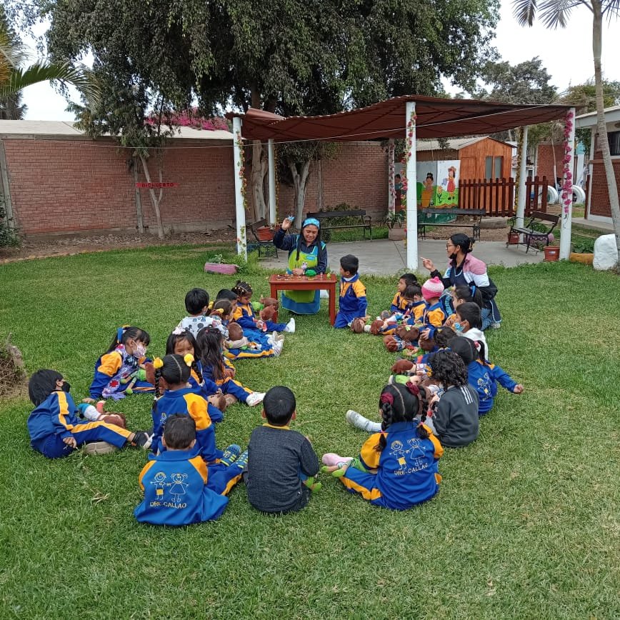 AldeasSOSPeru's tweet photo. #CALLAO | ¡Agentes de cambio desde la niñez! | Los docentes del Centro Social SOS promueven el cuidado del medio ambiente🌳 en los 👧🏽👦🏻, usando la #metodologíaTiNi, que busca crear conciencia a través del juego y la interacción con la naturaleza.
📷Implementación de #biohuertos. https://t.co/1iFfwa2B56