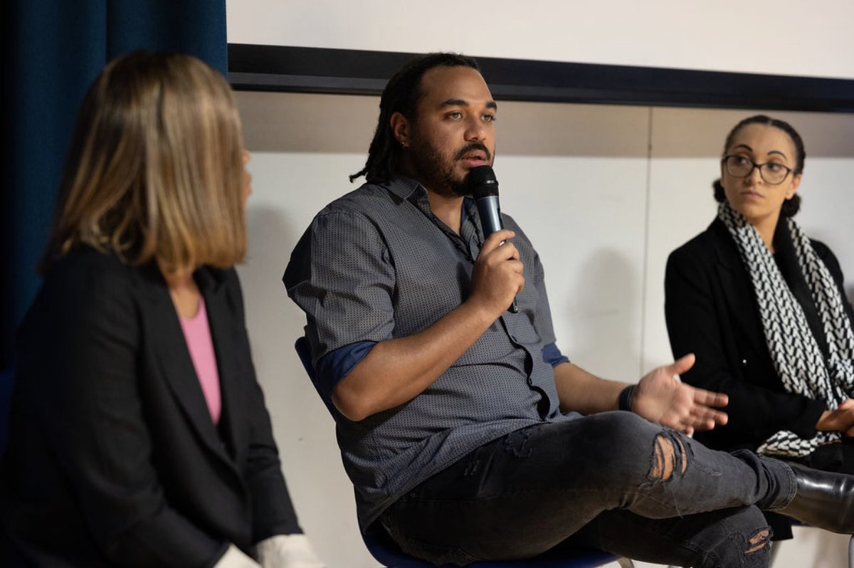 Olivia Brechon-Smith (@smithbrechon) on Twitter photo #STEMfromBlack
What a great day to inspire more black teachers into the profession!
Taking the stage with <a href="/RichieBrave/">Richie Brave</a> <a href="/AkeemBK/">Akeem Bundu-Kamara</a> @Kemi_Oloye and so many inspirational Black STEM educators!
<a href="/TeachFirst/">Teach First</a> <a href="/mission44/">Mission 44</a> campaign to recruit more black teachers in STEM! Get into teaching #STEMfromBlack
What a great day to inspire more black teachers into the profession!
Taking the stage with <a href="/RichieBrave/">Richie Brave</a> <a href="/AkeemBK/">Akeem Bundu-Kamara</a> @Kemi_Oloye and so many inspirational Black STEM educators!
<a href="/TeachFirst/">Teach First</a> <a href="/mission44/">Mission 44</a> campaign to recruit more black teachers in STEM! Get into teaching
