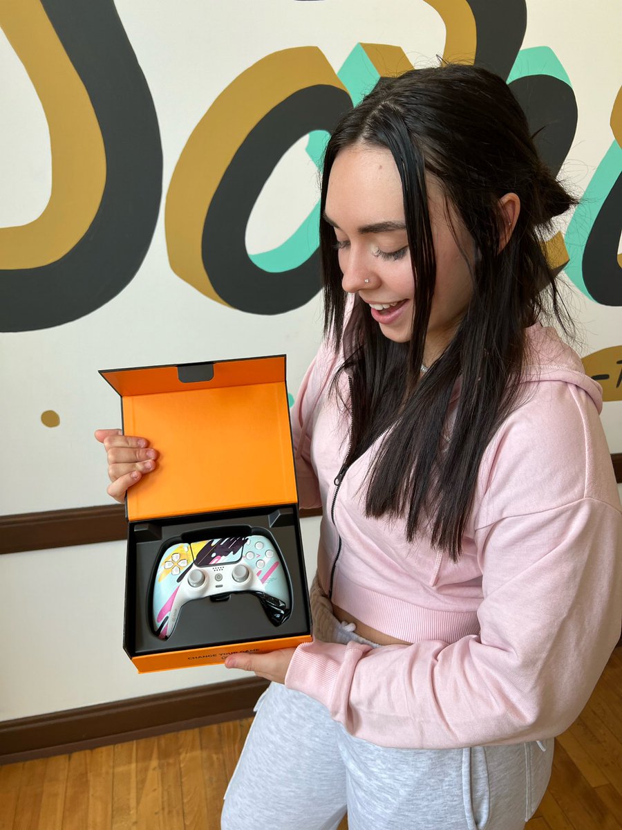 SCUF CONTROLLER GIVEAWAY! 🎮👀

- Follow . <a href="/PioneersGG/">Pioneers</a> 
- Follow . <a href="/abbyberner_/">abbyberner</a> 
- Reply with which system you play on!
- Retweet &amp; tag your friends for more entrees❤️

3 winners chosen on 11/30. Good luck!