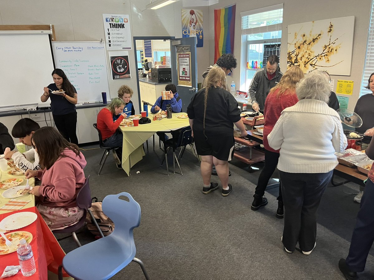 VisayaNadia's tweet photo. Our November community lunch.  Giving much thanks to our students and staff. https://t.co/x3aQUTQaiy