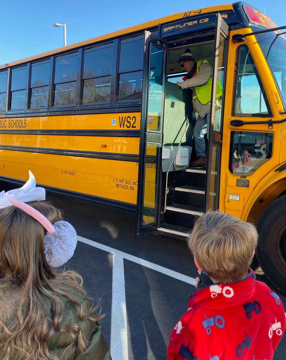 FalesPrincipal's tweet photo. Awesome day today with Vice Principal Ella Grace and Vice Principal Preston!!  #FalesCARES 💙🦔😊 https://t.co/ohkDHQemn3