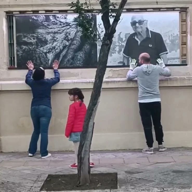 vale_dmc's tweet photo. #Elementum - Fotografare le crepe

In mostra negli spazi espositivi esterni del #museocastromedianolecce le immagini che raccontano un territorio, quello pugliese, in cerca di un equilibrio tra lo sviluppo economico e la salvaguardia della natura. https://t.co/4nTwttthRg