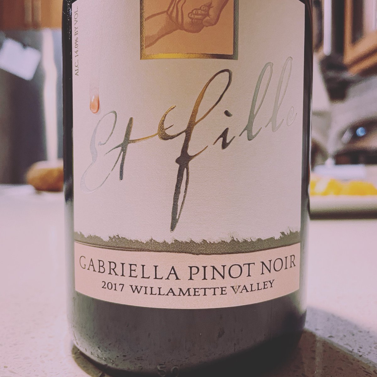 Sauvignonline's tweet photo. #NowDecanting this @EtFillewines #pinotnoir we picked up while visiting #willamettevalley #oregon this summer 🍷 

#travel #winelife #winetravel #winestagram #winelover #winecountry #drinkoregon #oregonwine #Friday #Weekend https://t.co/3ThX9886w6