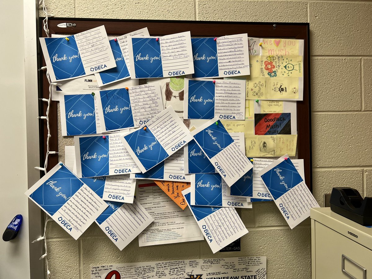 MsMuchiriEDUC's tweet photo. Thankful for the kids I teach and the love that they give! #Thankful #SweatGold #BleedBlue https://t.co/SSBuYv929F