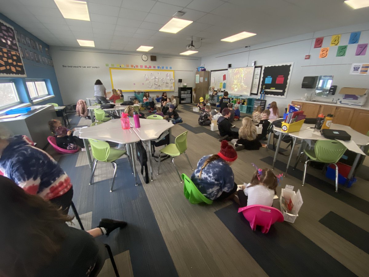 We loved buddy reading today with fourth grade! <a href="/MrsWachholder/">Melani Wachholder</a> #wcsflight