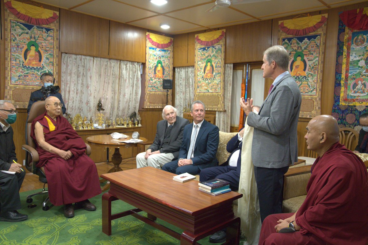 ImmunisInc's tweet photo. Immunis Chairman, Dr. Hans Keirstead visits His Holiness the Dalai Lama Pt2

#ImmunisInc #DalaiLama #consciousness https://t.co/wPU5MkpXpQ