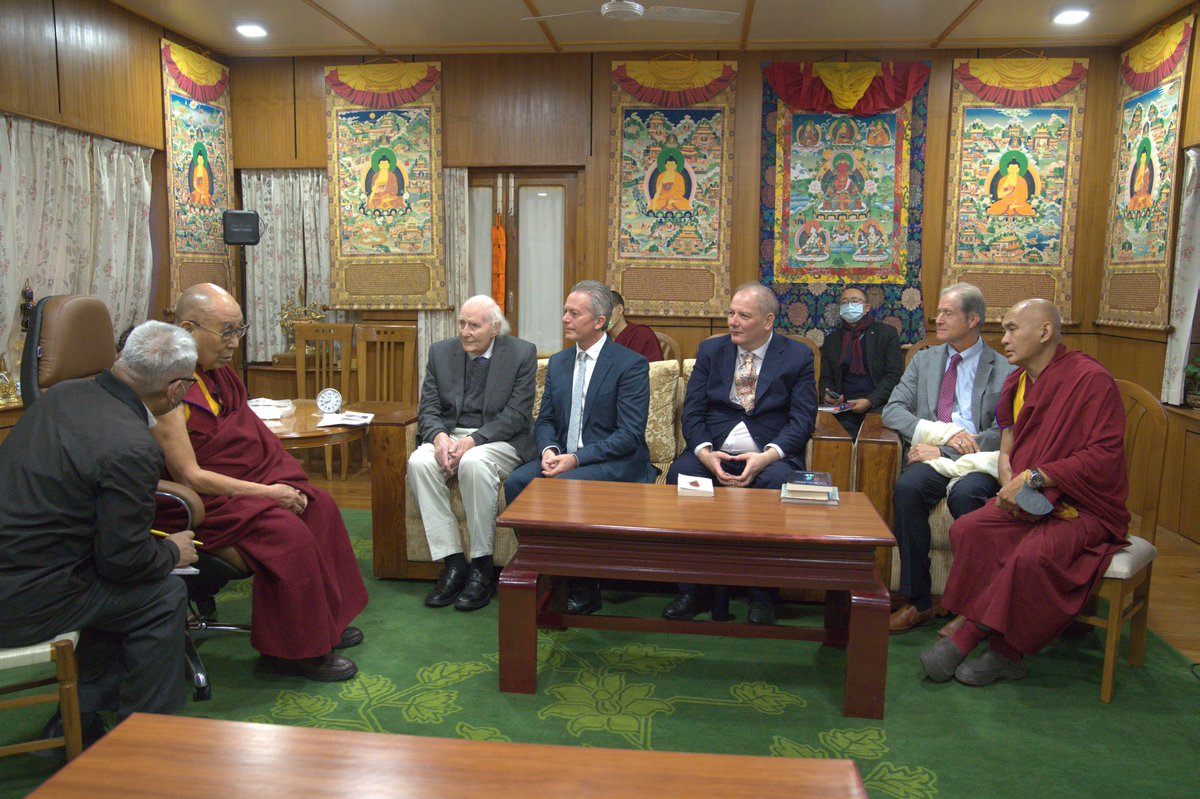 ImmunisInc's tweet photo. Immunis Chairman, Dr. Hans Keirstead visits His Holiness the Dalai Lama Pt2

#ImmunisInc #DalaiLama #consciousness https://t.co/wPU5MkpXpQ