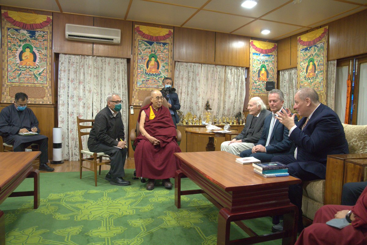 ImmunisInc's tweet photo. Immunis Chairman, Dr. Hans Keirstead visits His Holiness the Dalai Lama Pt2

#ImmunisInc #DalaiLama #consciousness https://t.co/wPU5MkpXpQ