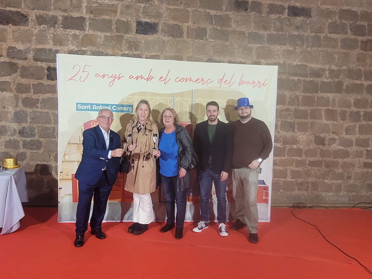neusmunte's tweet photo. 25 anys de @StAntoniComerc i
40 anys del @CCLaSagrera en el marc de la #FMLaSagrera
Enhorabona per aquestes trajectòries al servei del dinamisme i cohesió dels nostres barris https://t.co/Mhu8CXenjA