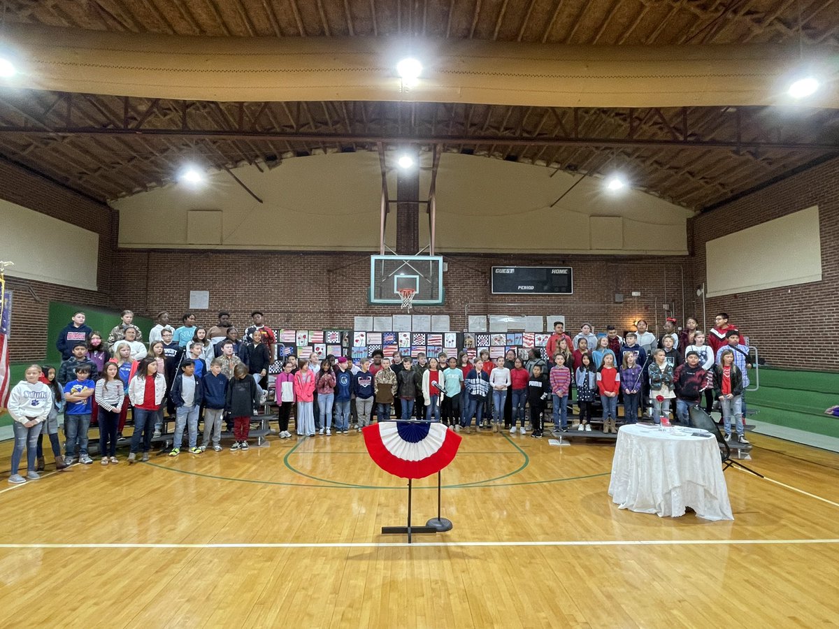 HESHORNETSROCK's tweet photo. Thank you to Mrs. Jackson, Mr. Wilson, Mrs. White, Coach Shealy, our students, and the SHS JROTC for their part in making our Veterans Days Ceremony a huge success! The artwork was wonderful and the songs by our 5th graders added the perfect touch! https://t.co/LnKMf8UmnC