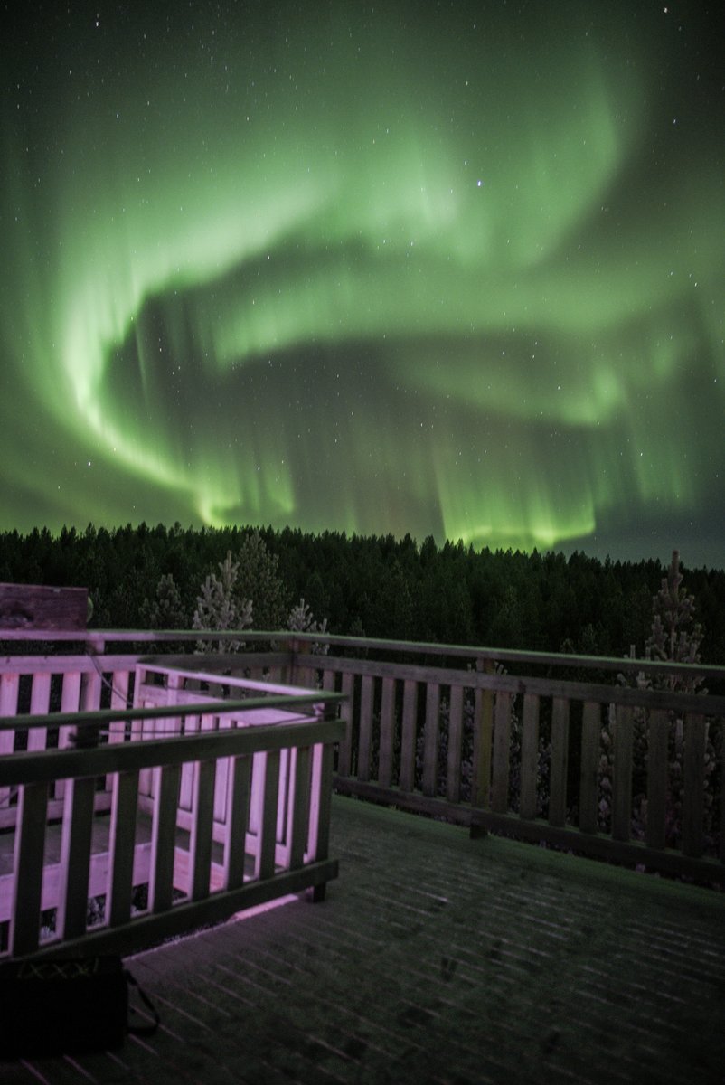 tours_aurora's tweet photo. Friday 18.11.2022. Nights don't get much better than this. We really hit the jackpot. We had just picked up 12 folks from Ivalo this afternoon who were coming to stay on our weekend tours. 

Join us on the northern lights watchtower this winter in Finland: https://t.co/luUMRxEFM7 https://t.co/RAFacy2XJy