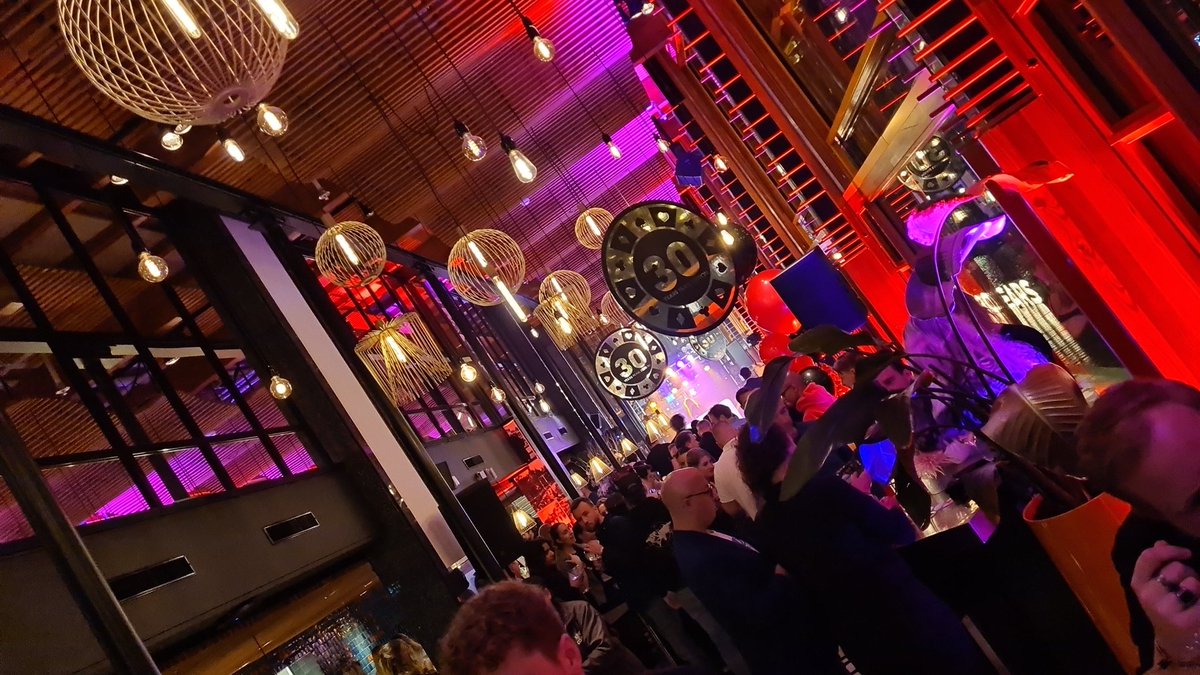 Feestje bij de <a href="/MCOP/">MCOP Amsterdam</a>!