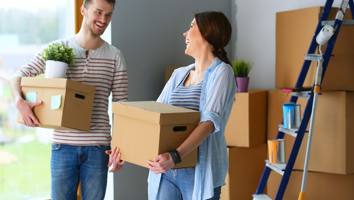 JessySellsHomes's tweet image. Working with #professionalmovers can lighten the load on #relocationday.  cpix.me/a/157912025