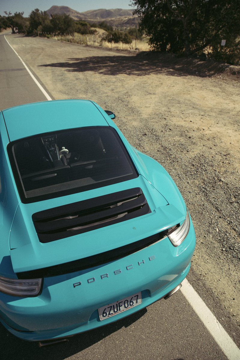 Miami Blue Porsche 911 💨🦁