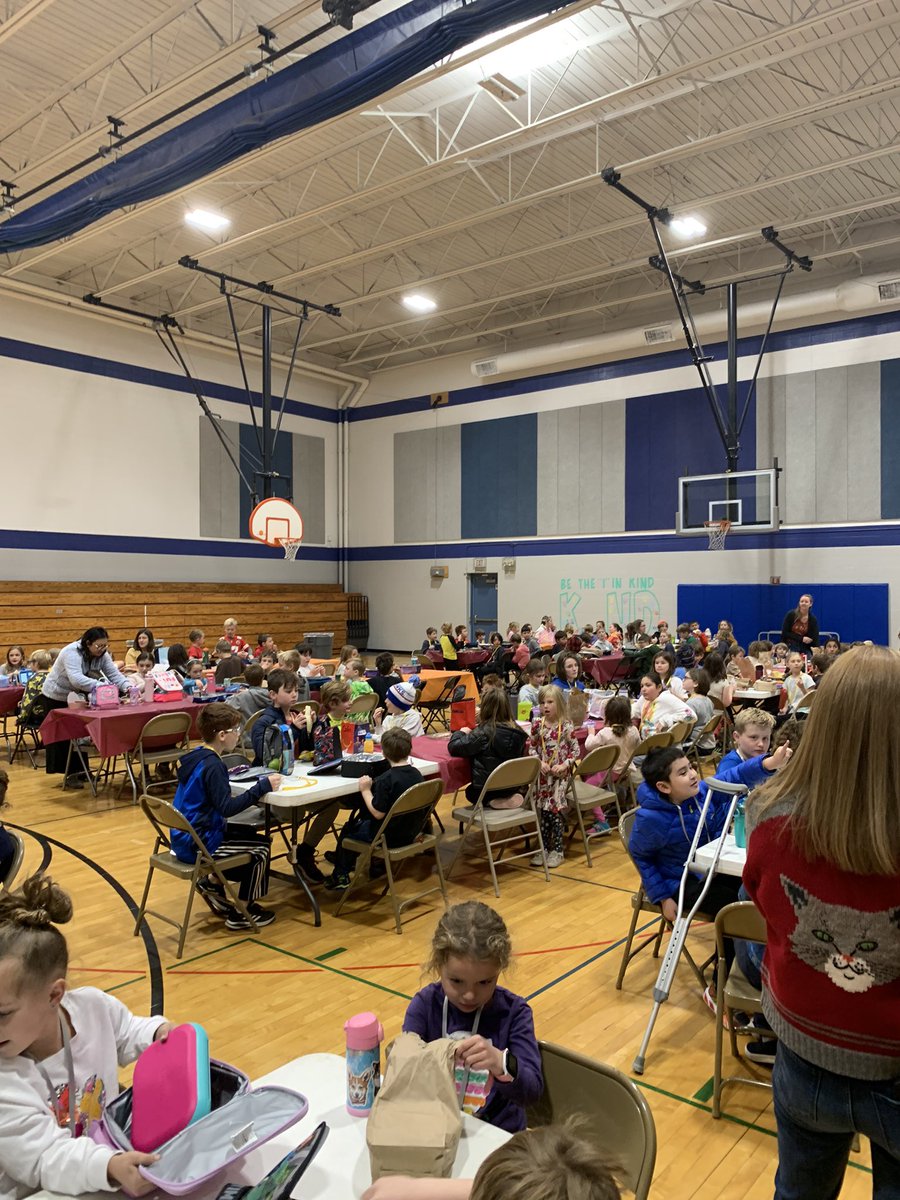 All-school Thanksgiving “families” lunch at Belinder today! Amazing energy and so much fun. Grateful to work with an incredible staff and fantastic parent community. <a href="/BelinderPTA/">Belinder PTA</a> <a href="/theSMSD/">SM School District</a>