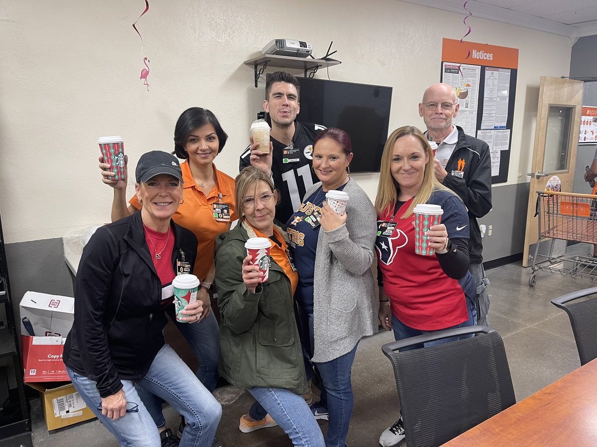 Hays585's tweet photo. Closing out Met Appreciation Week with Sports and Coffee Day! So proud I get to celebrate with an amazing team. And thank you to the store for always being there to celebrate Met
@Michelangelo_HD @fouzia_shahab https://t.co/1LCoUBAPAr
