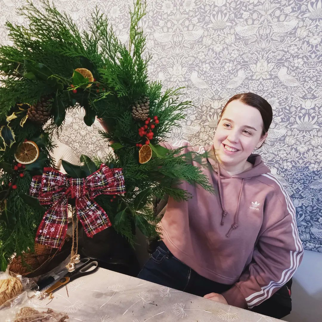 DaisyCroftCraft's tweet photo. It's WREATH SEASON! 🎅🍾🌟☃️✨️🎁🌲 Hurrah! 
A fabulous, festive first session completed. 
Thanks for a brilliant, creative time everyone. The wreaths look stunning. 😊🥰
#daisycroftcrafts
#craftingforchristmas
#adultartsessions https://t.co/Pkfe24je9s