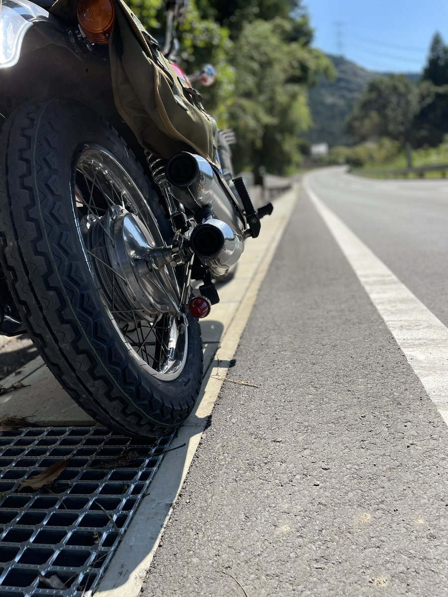 bike_cb_k1's tweet photo. 好きなアングル✨😍
田舎道だけどガンガン攻めるよ!
#HONDA #バイク #旧車 #絶版車
#cb750four #cb400four #z1 #z2
#ナナハン #ヨンフォア
#Oldmotorcycle #Japanesemotorcycle https://t.co/tY80UAojno