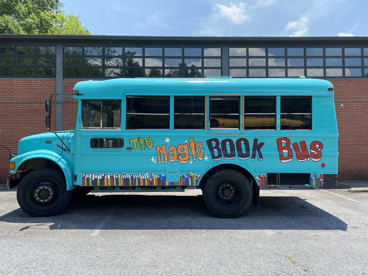 sarahpjustice's tweet photo. Thanks to @Jarrett_Lerner I added copies of The Hunger Heroes to the Book Bus shelves just in time for the holiday parades December 3 (Brevard) and December 4 (Rosman). #MagicBookBus #FreeBooks #EveryoneDeservesBooks https://t.co/E7IEsyLV34