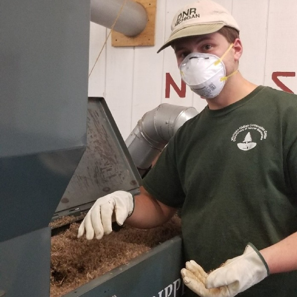 MiStateParks's tweet image. Ever wondered how the DNR handles conservation of native plant species? By using native seeds from our seed banks! 
To learn more about the process of collecting, cleaning and replanting seeds, visit fal.cn/3tJAM.

#MiDNR #MiStateParks #Stewarship #GoParks #GoParks