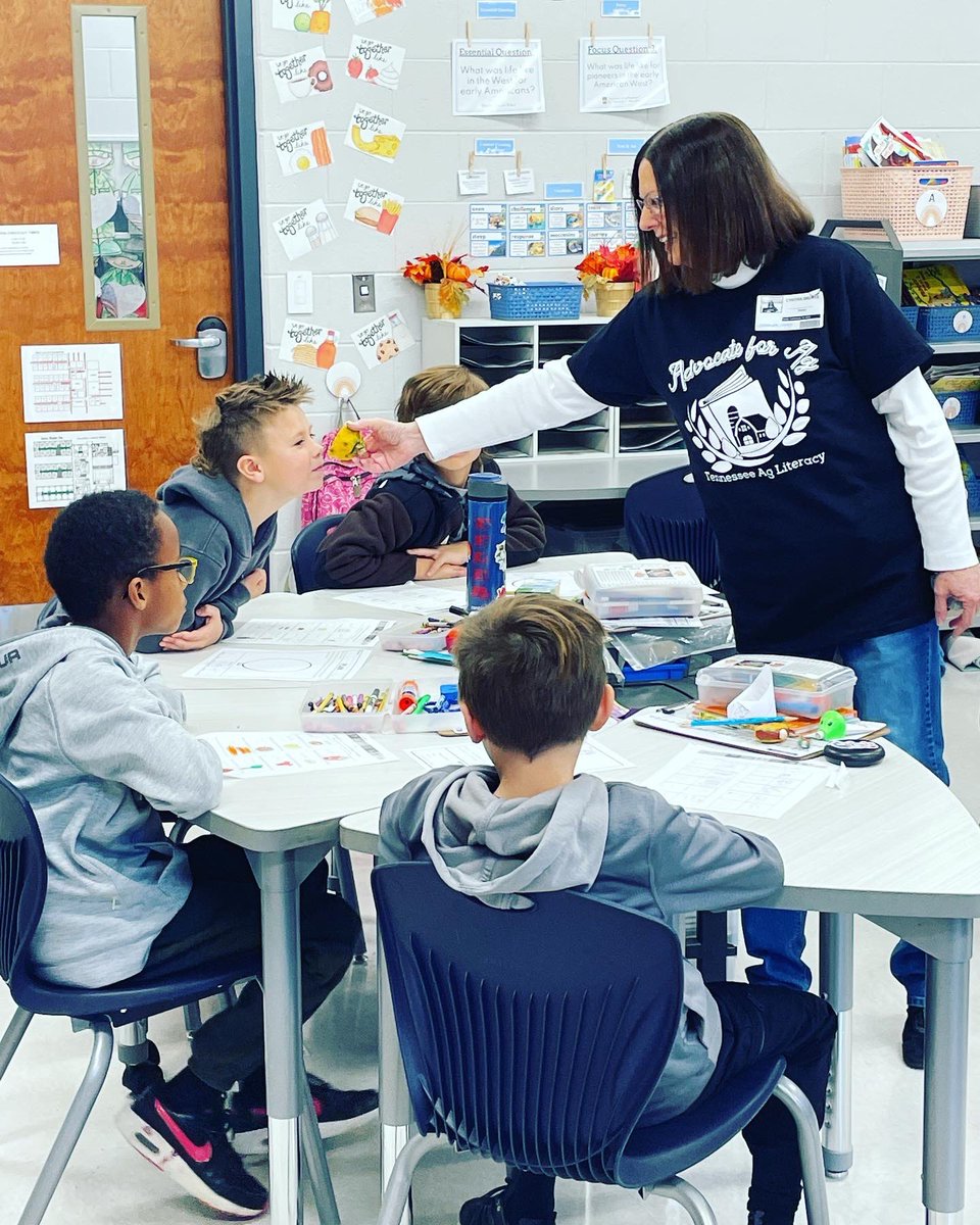 tinastarnes79's tweet photo. We had a special guest today for Agricultural Literacy Week. Students learned all about farming and crops. We tried Dragonfruit for the first time and had fruit cups for snack! #LCEWolves #StarnesStars #AgLiteracyWeek https://t.co/0Jnoz7FFM7