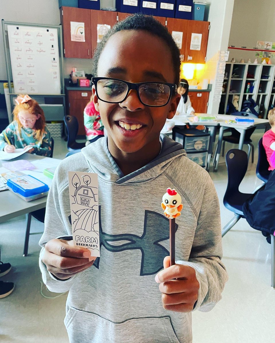 tinastarnes79's tweet photo. We had a special guest today for Agricultural Literacy Week. Students learned all about farming and crops. We tried Dragonfruit for the first time and had fruit cups for snack! #LCEWolves #StarnesStars #AgLiteracyWeek https://t.co/0Jnoz7FFM7