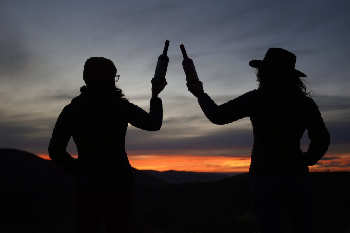 Cheers to end of another work week! 

#friday #vodka #cocktails #weekend #drinks #bar #huckleberry #cocktail #alcohol #drink #bartender #party #mixology #liquor #cheers #happyhour #tetondistillery #drinkresponsibly @mulcahycofb