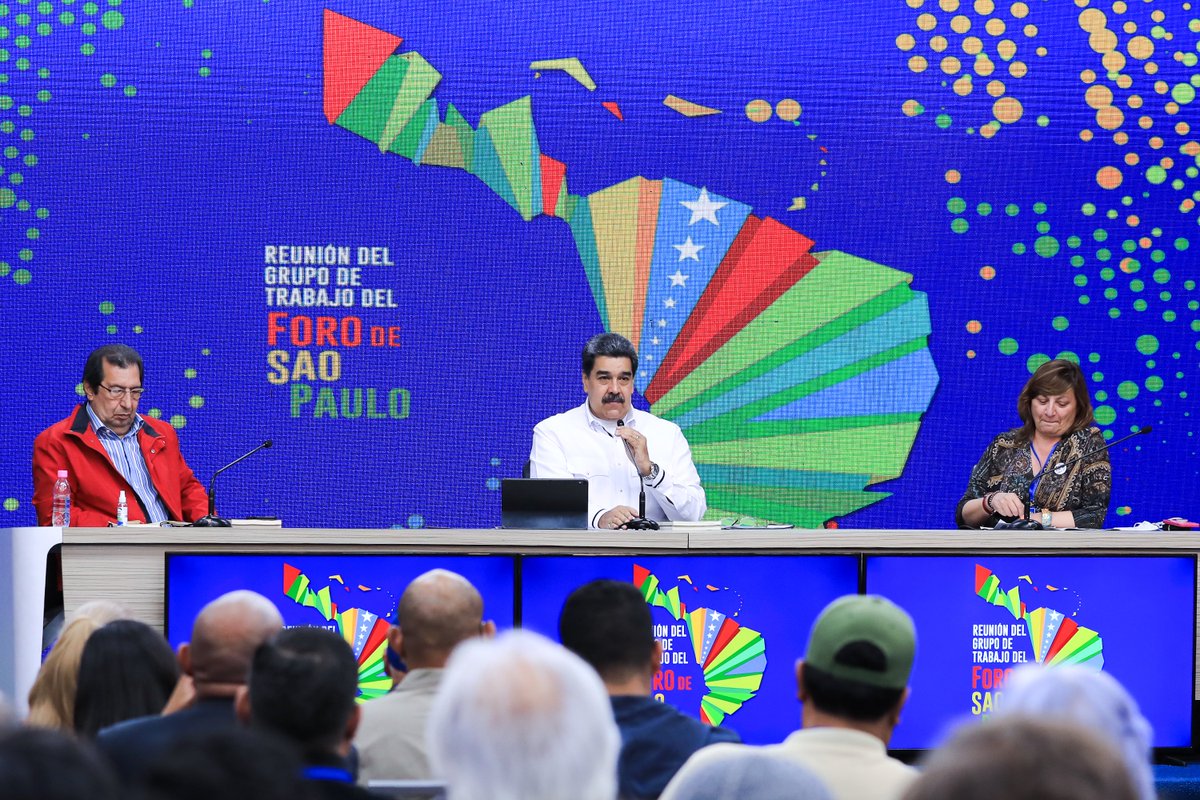 PresidencialVen's tweet photo. Creemos en la construcción de una nueva sociedad, dijo el Pdte. @NicolasMaduro al afirmar que ésta debe ir encaminada hacia el Socialismo del Siglo XXI, libertario, democrático y que supere al capitalismo neoliberal. https://t.co/XfkRMv6whs