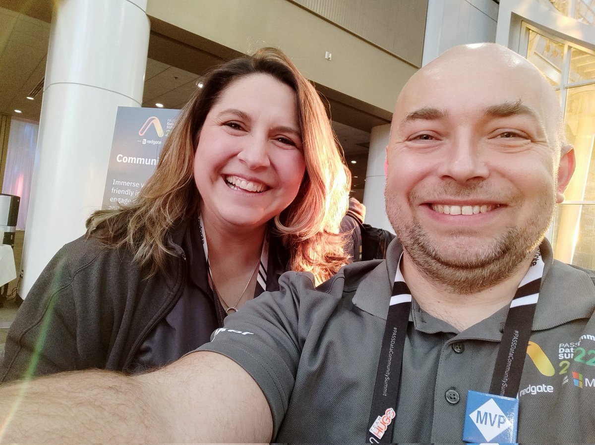 MikeyBronowski's tweet photo. @SQLEspresso 🤣 😁 😃 😂 #smile
#PASSDataCommunitySummit
#sayhelloatpass https://t.co/alOZs2haZS