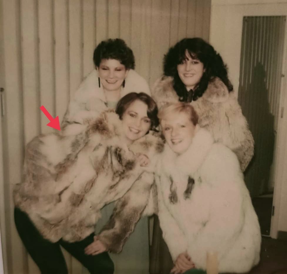 SianLewin1's tweet photo. Wow! 1981 as a house model for C&amp;A in the Marble Arch buying offices. Fun times in London 😉👯
Remember C&amp;A?
Clockhouse!
#London #marblearch #housemodel #clothes #modelling #differenttimes https://t.co/bgU2Fs6ivI
