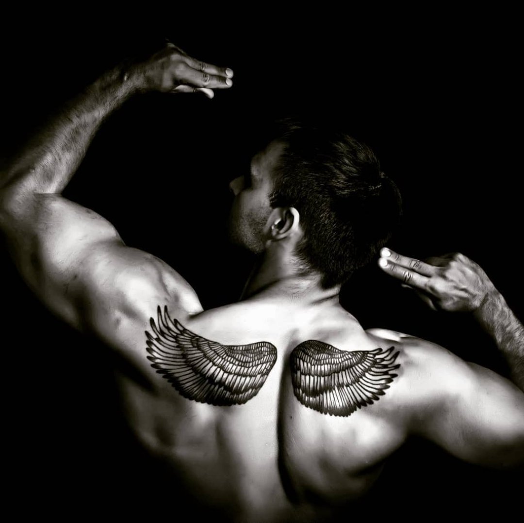 Fiunchofoto's tweet photo. Tattoos nuevos?
Hazte una sesión de fotos y presume de tinta!
Envía un mensaje y cuéntanos tu idea. 
Hazte ya esa sesión!

 #blackandwhite #man #boy #blancoynegro #fit #canon #5d #angel #ink #tatuajes #fitness #gym #portrait #muscle 
#fineart #picoftheday #dudoirmaleart 
#tattoo https://t.co/QNnSxEjjne