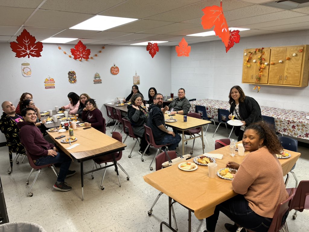 LTavarezECISD's tweet photo. We had an awesome Thanksgiving Lunch today with ECISD Digital Learning, IT &amp; Information Systems friends! 🦃♥️ Very thankful to be on such a great team! #teamtechnology #Thankful @TechECISD #Thanksgiving https://t.co/4HZhapY6Dc
