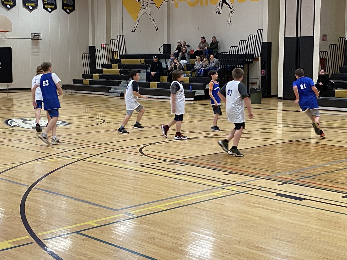 coachchil's tweet photo. Friday night action from the inaugural U12 Upper Valley RiverDog league games @FellowesHighSch  The kids are having a blast! Thank you to the parent volunteers and to @dr1427429859 for creating the league. https://t.co/1NA89tne6E
