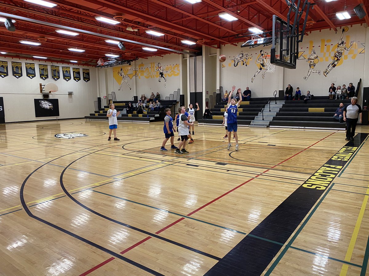 coachchil's tweet photo. Friday night action from the inaugural U12 Upper Valley RiverDog league games @FellowesHighSch  The kids are having a blast! Thank you to the parent volunteers and to @dr1427429859 for creating the league. https://t.co/1NA89tne6E