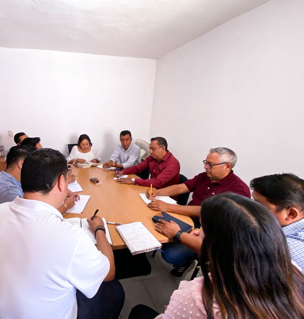 PETEOOAX's tweet photo. 🌸 El #Oaxaca que queremos se hace entre todas y todos y trabajando duro.
Estamos cerrando la semana con toda la #FUERZA, porque las alternativas y la mejores opciones se forjan en la colectividad.

¡Que tengan un excelente fin de semana! https://t.co/ZXoCKn7wLf