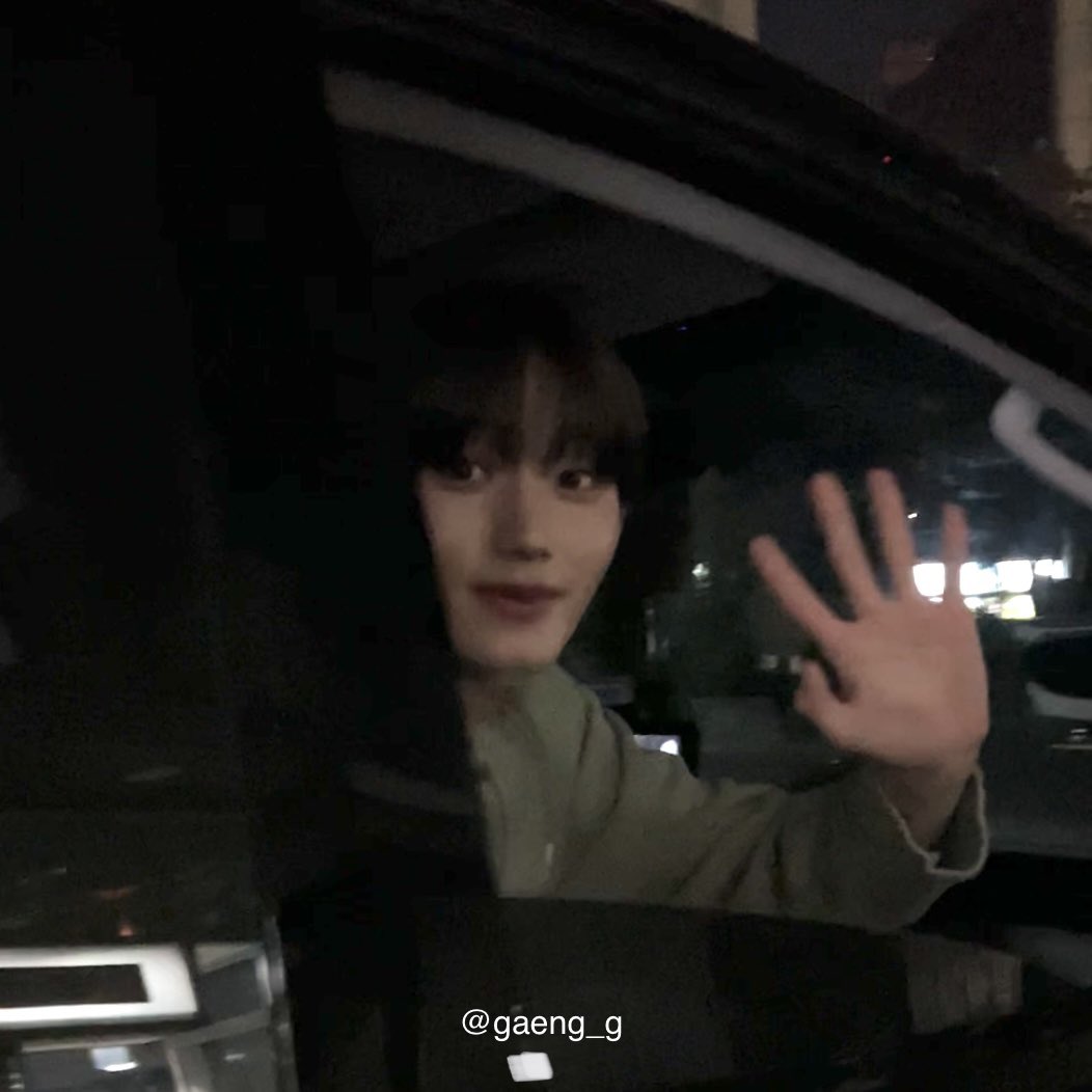 gaeng_g's tweet photo. 221118 #ATBO 뮤직뱅크 퇴근

기여워..🫠🫠

#wonbin #원빈 https://t.co/F9UMunRj85