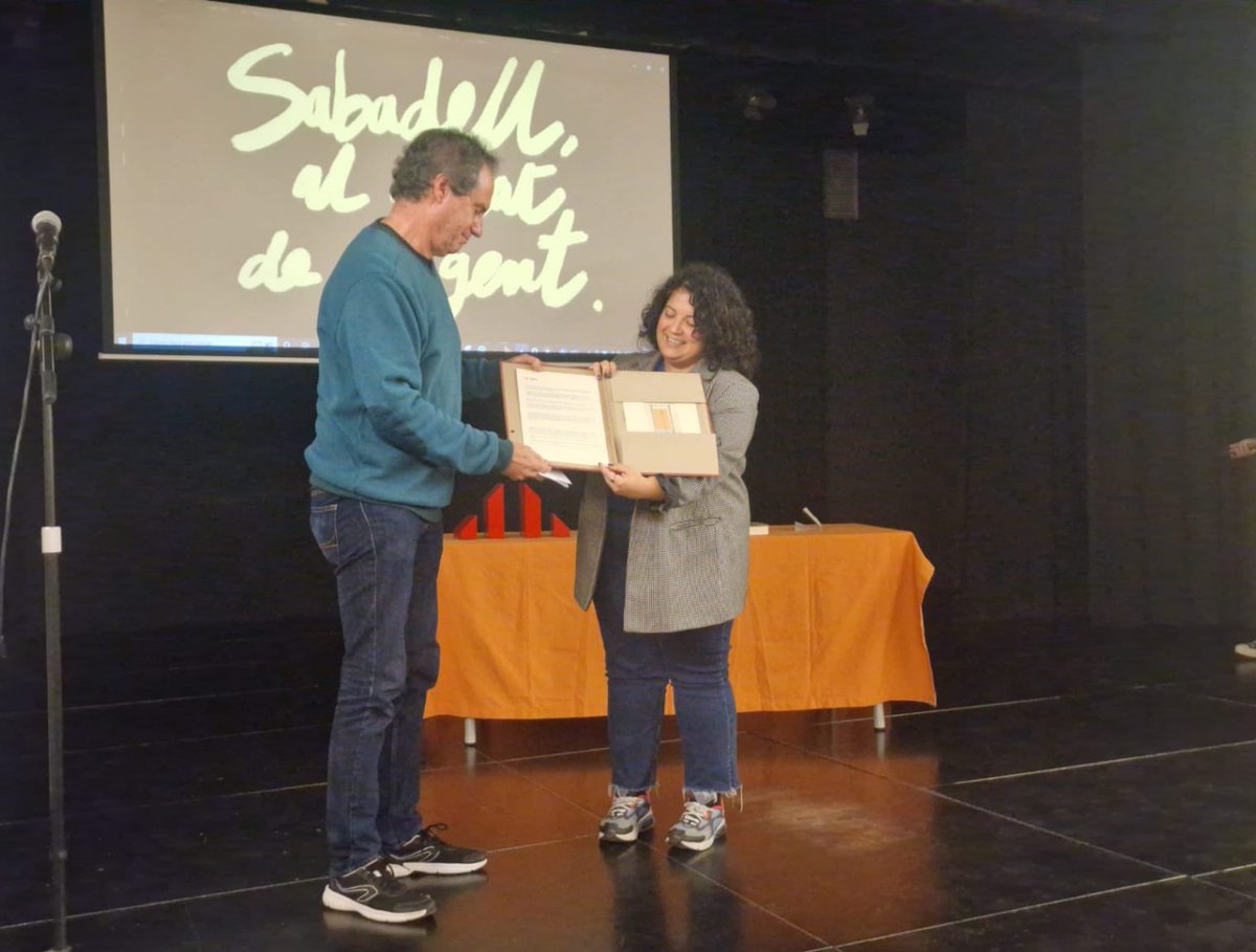 EliaSorianCosta's tweet photo. A #LaCreuAlta 17è #PremisValorsRepublicans a  @domenechsalvado.

I veure, i saber, que comparteixo projecte amb persones que son gegants. 

🟨 #GovernRepublicà
💛#ValorsRepublicans 
🧅 #Sabadell https://t.co/Q4JhoSHbSl