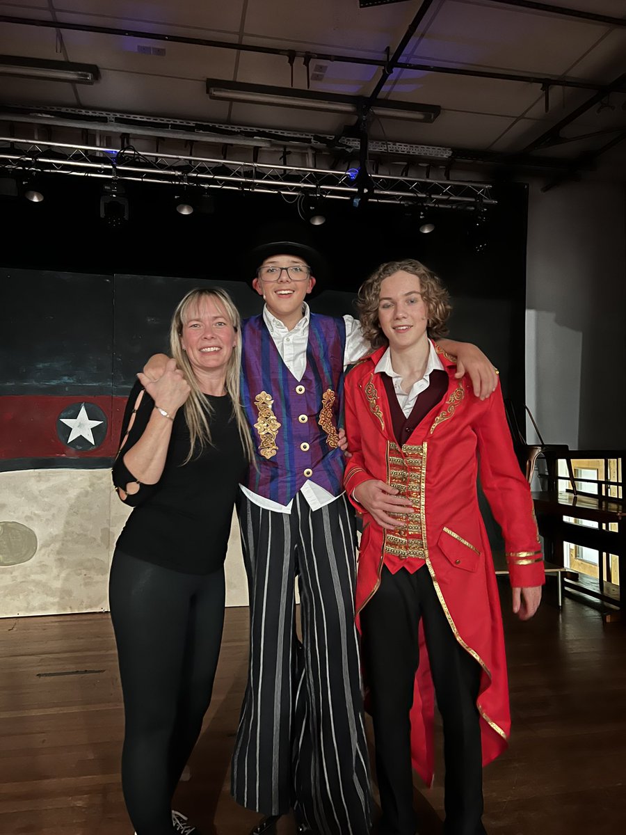 My tallest man and Barnum! So proud of my boys and all the <a href="/AlcesterAcademy/">Alcester Academy</a> students and <a href="/AlcesterAllstar/">AlcesterAllstar</a> team. Love you all 😘😘😘😘