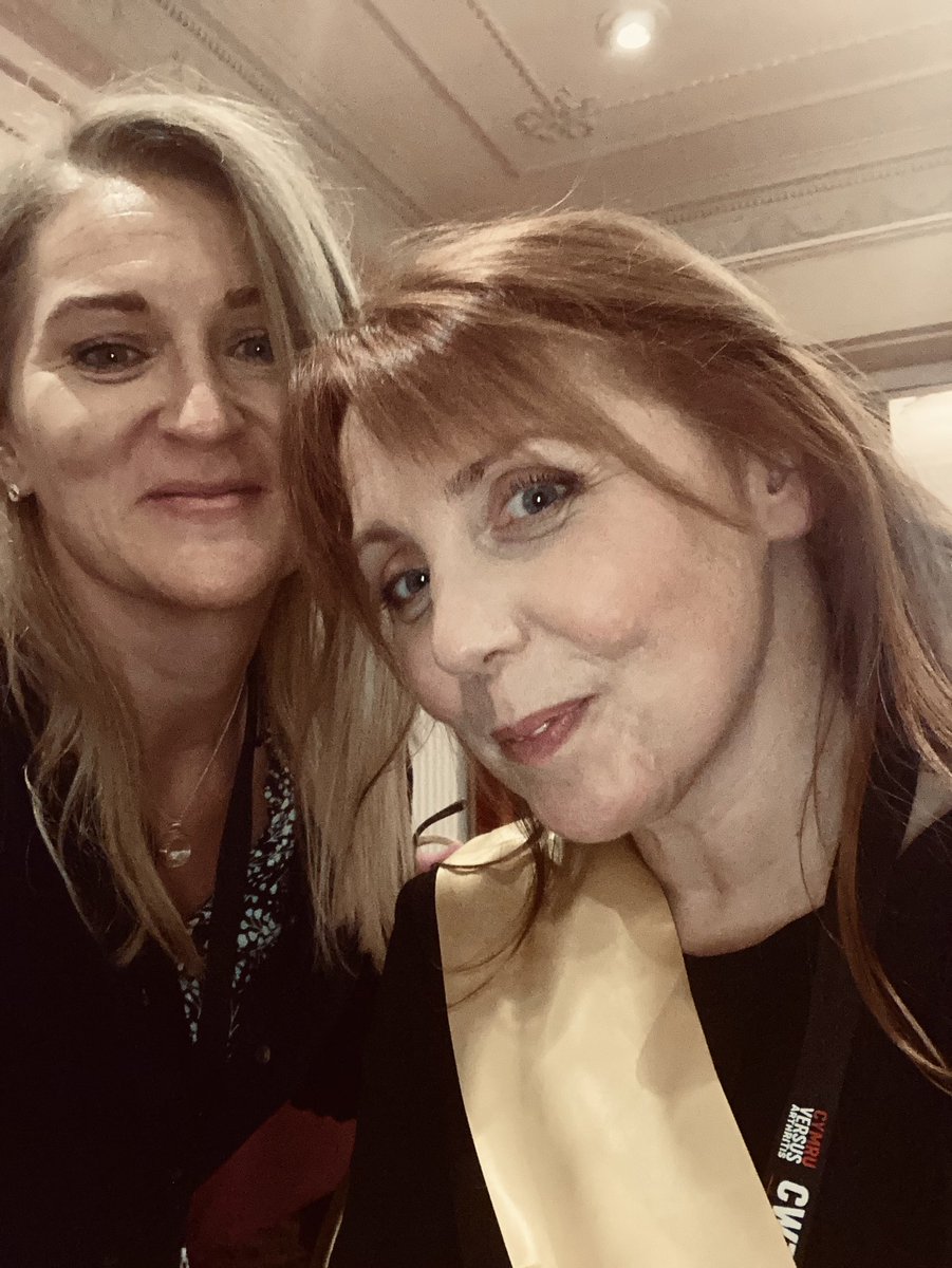 Huge well done to this absolute star <a href="/WonkyWelshWings/">Helen SJ</a> for an amazing #CVAConf22! Inspirational speaker <a href="/LucyGoBag/">Professor Lucy Easthope</a>, loads of lively discussion and absolutely fantastic to have @CymruVArthritis volunteers together again. Diolch H x