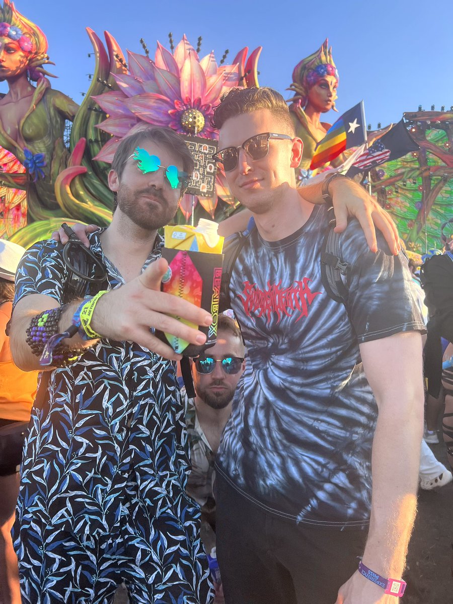 iamtaybro's tweet photo. Running with the boys #edc2022 https://t.co/Xb6L4mI2mo