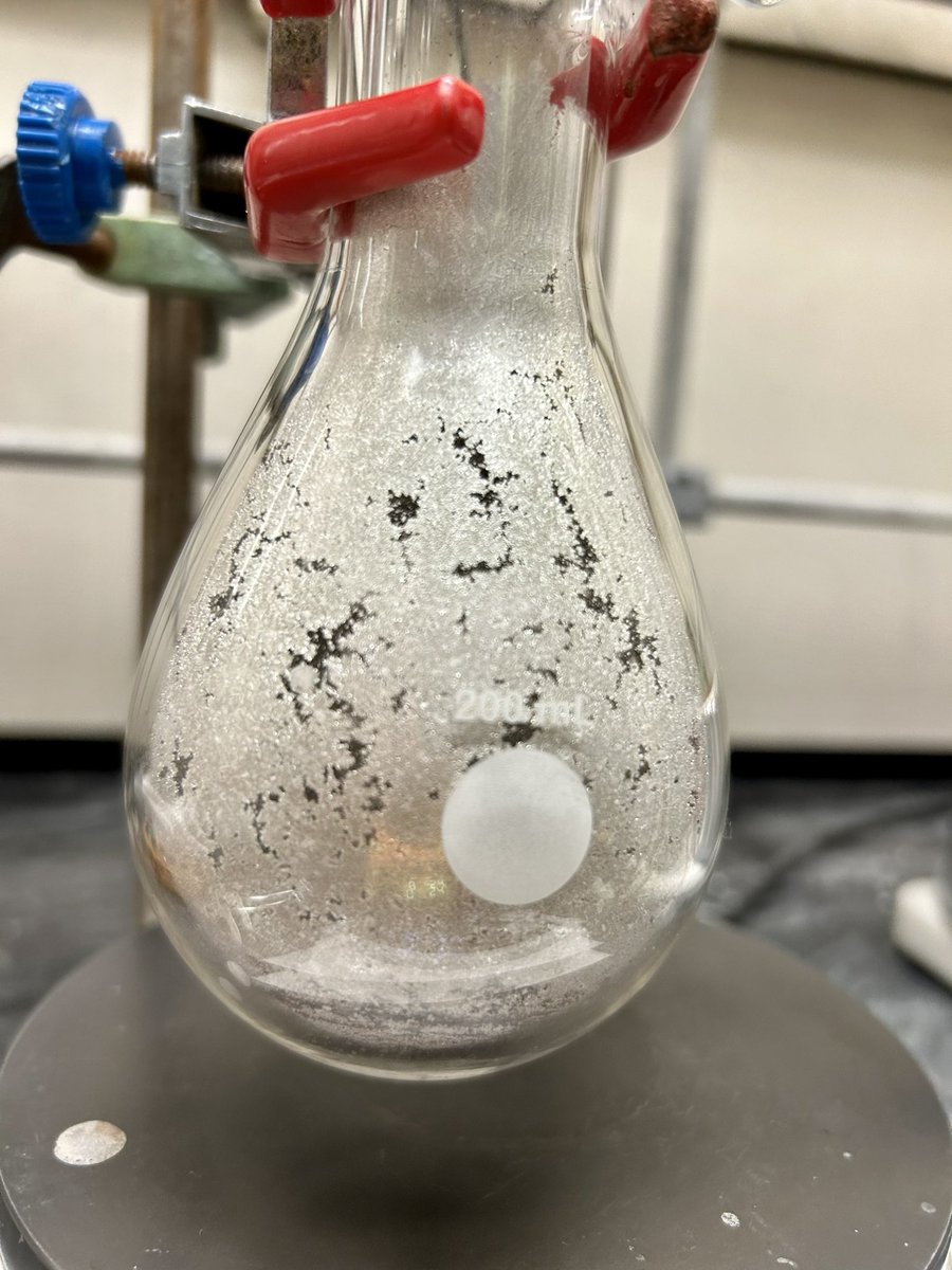 <a href="/ls_aguirre/">Lupita S. Aguirre</a> made some in-house organolithium today! Here’s pictures of the solvated-electron and the beautiful lithium dendrites! ❄️