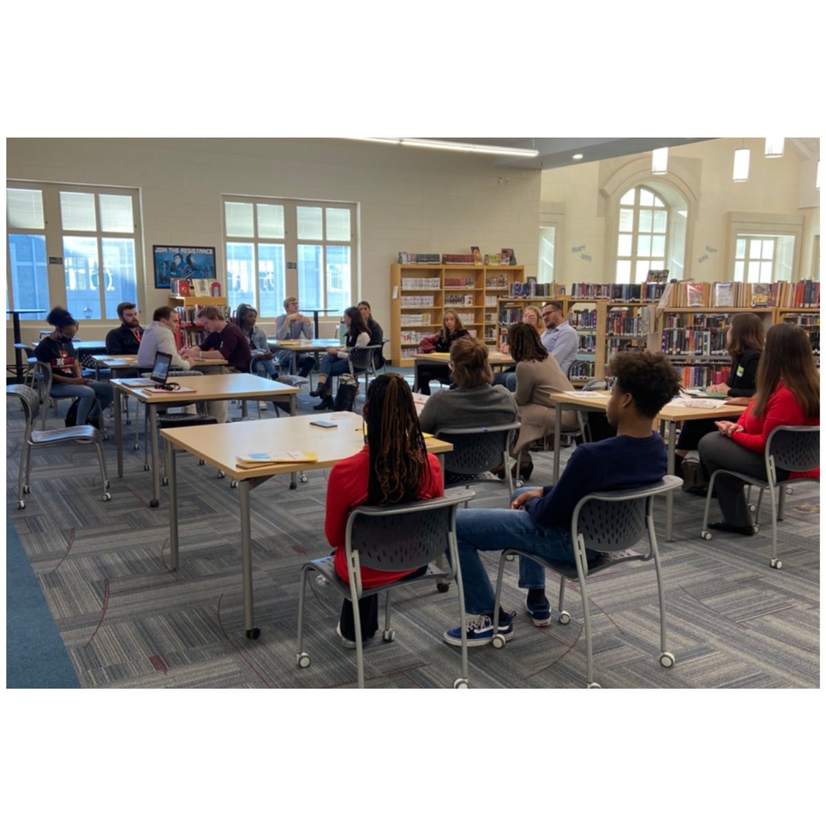 MH_WHmagnetlead's tweet photo. The @WHS_Redhawks hosted interns from the USC College of Education (@UofSCEducation) today. During the visit, the interns engaged in classroom observations and participated in a reflective debrief session. #meaningfulpartnerships #learnleaddesign @RedhawkJackson1 @MrsTNicholson https://t.co/NhNI0VTiy7