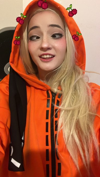 Quiero informarles que "Imitando Poses Hentai 3" es hecho y proximo a subirse. Amen. https://t.co/99