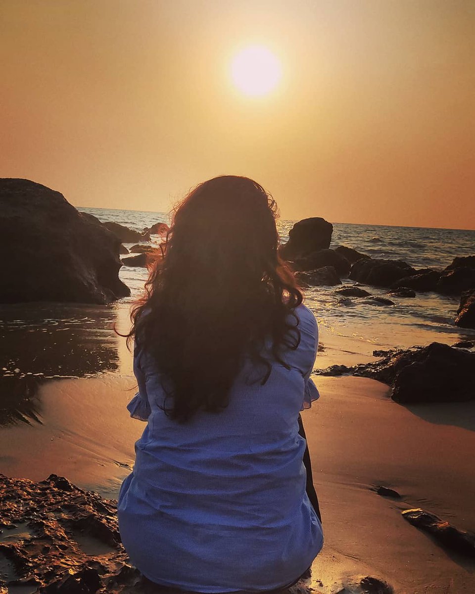 Pihhu_bole's tweet photo. तुला पाहताना नेहमी आरश्यात पाहतेय असंच वाटतं अरे...
!तूही अथांग... अगदी माझ्या सारखाच...!!!
किनाऱ्यावर... जिथे संपर्क येतो माणसांशी.. तिथे अवखळ, खेळकर, सदा बागडणारा...
अन् अंतरंगात मात्र धीरगंभीर, विचारी... https://t.co/3s9qMxy4ND
