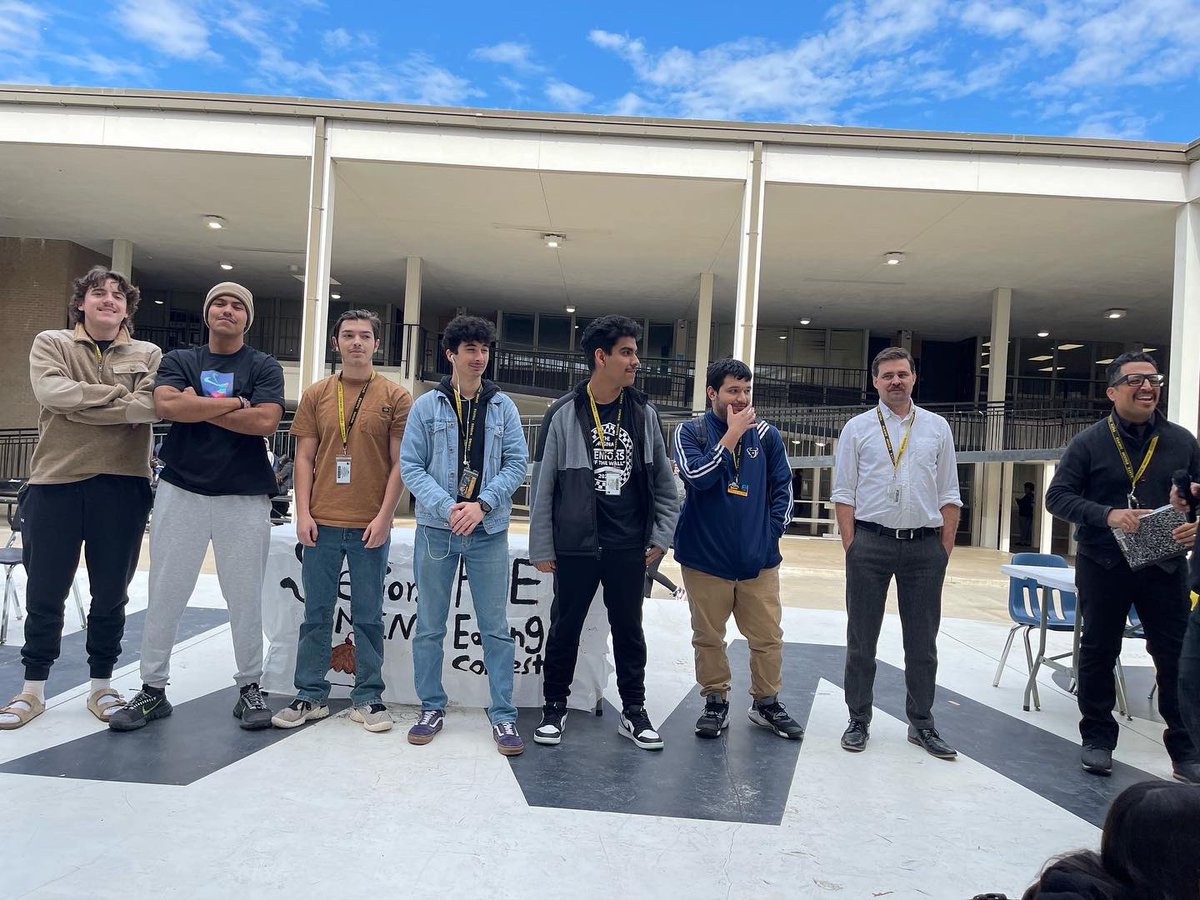 mikedorantes's tweet image. Great job Senior Men Group Class of 2023 @SpringWoodsHigh this week! #Classof2023 #PieEatingContest #Movember #UnifiedFootball