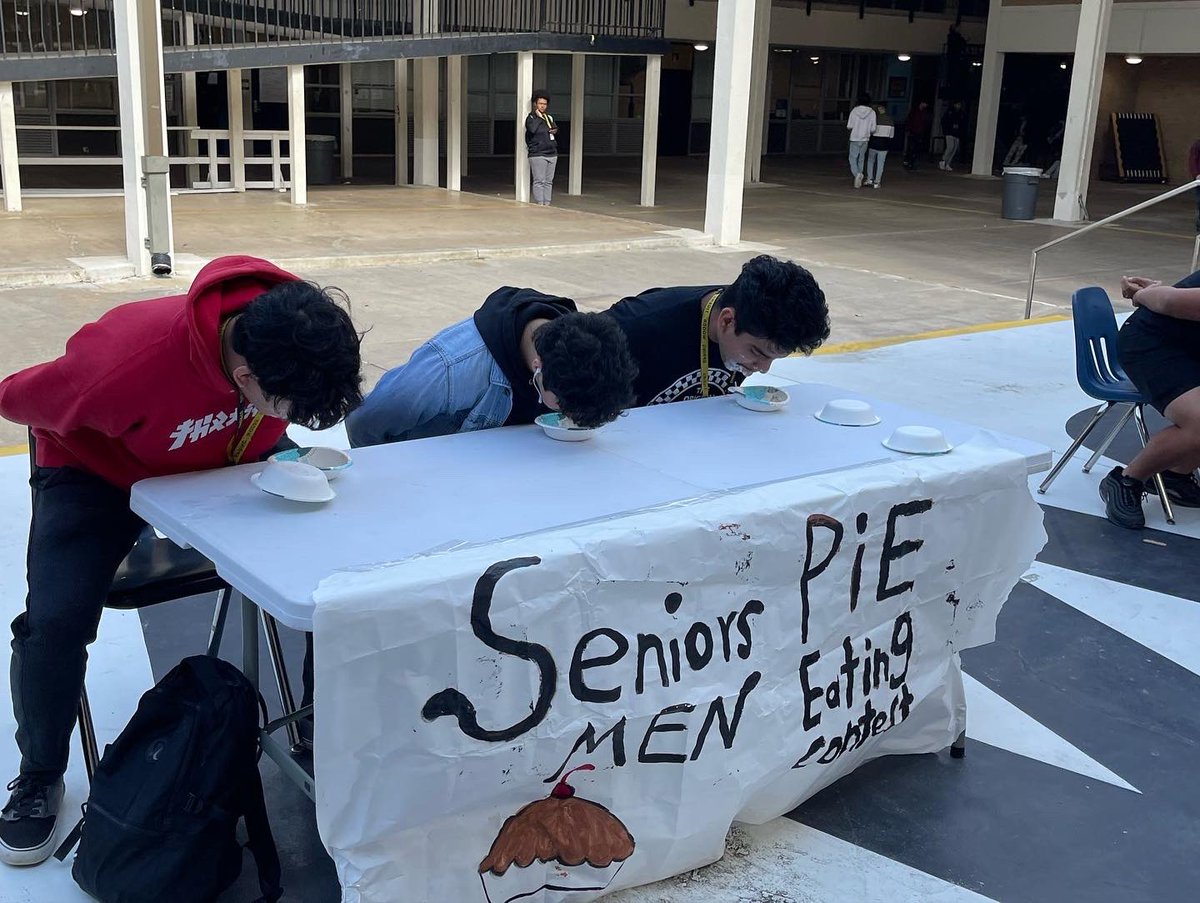 mikedorantes's tweet image. Great job Senior Men Group Class of 2023 @SpringWoodsHigh this week! #Classof2023 #PieEatingContest #Movember #UnifiedFootball