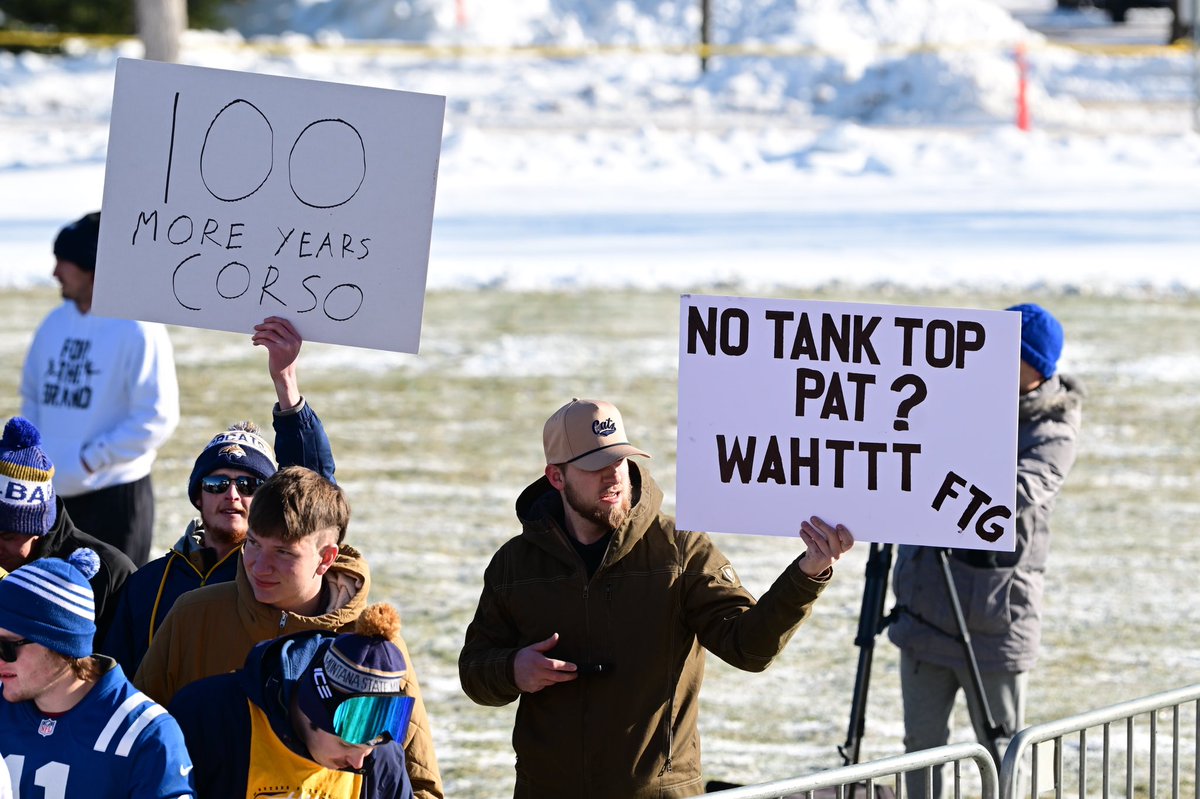 ESPNImages's tweet photo. Did someone say Bozeman, MT was going to be cold for @collegegameday? 

Didn’t think so. 

📸: @joshuagateley 

Cc: #CollegeGameday #CGD #NCAA #CollegeFootball #MontanaState #Montana #BigSky #Bozeman https://t.co/cg1ahKCb0X